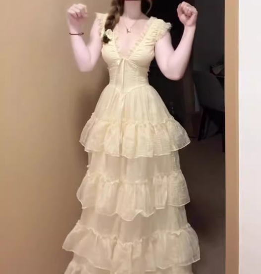 Gentle and sweet style V-neck suspender dress temperament waist beautiful skirt R0710