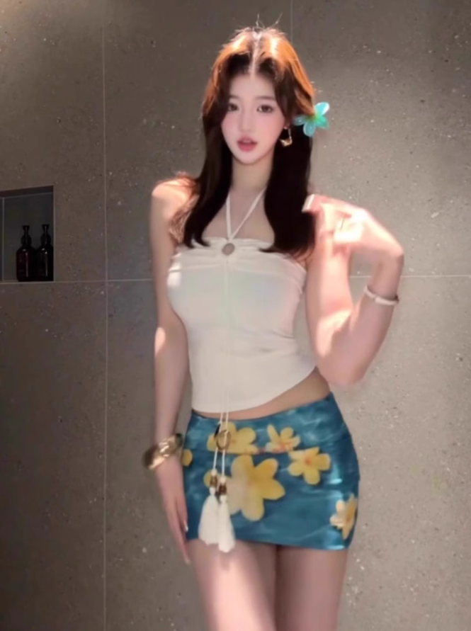 Beautiful sexy hot girl beautiful white halter neck top floral skirt two-piece suit R0896