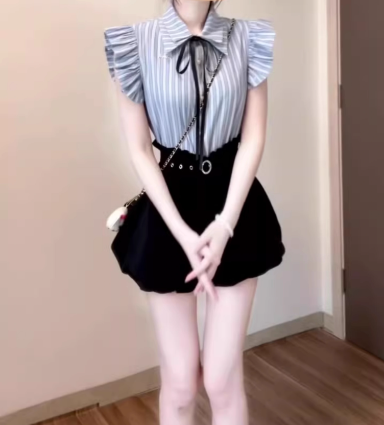 A complete set of outfits, skirt, blue striped shirt, flower bud short skirt, two-piece suit R0746