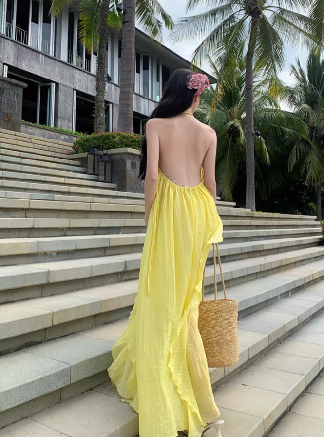 Beautiful seaside vacation dopamine loose halter dress atmosphere backless niche beach dress R1584
