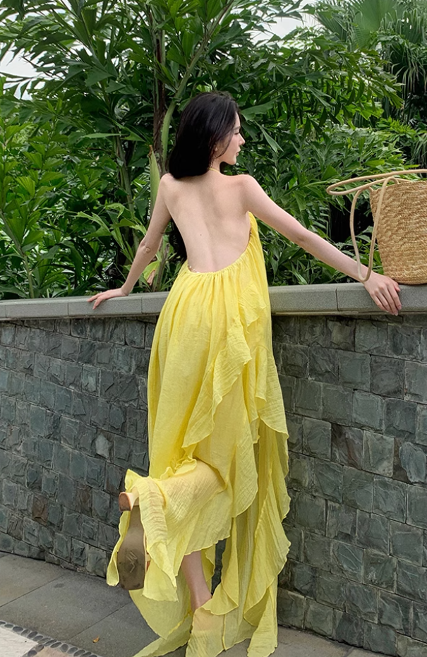 Beautiful seaside vacation dopamine loose halter dress atmosphere backless niche beach dress R1584