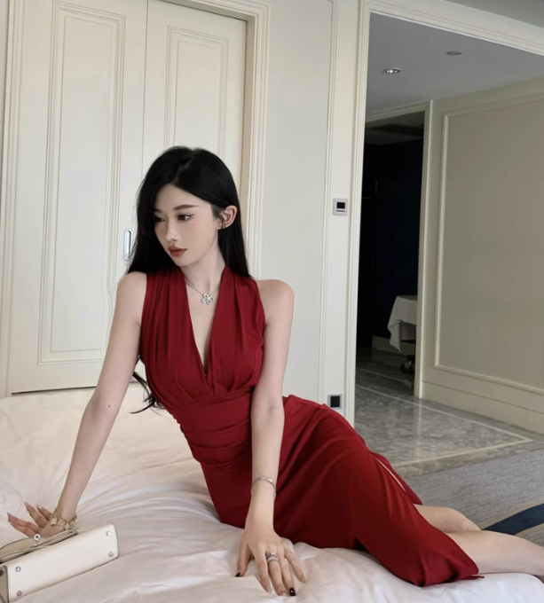 Retro temperament V-neck pleated sleeveless halter dress high-end holiday slit long skirt R1549