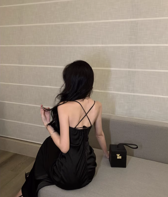 Black halter dress sexy backless V-neck fishtail hip-wrapped holiday long dress R1518