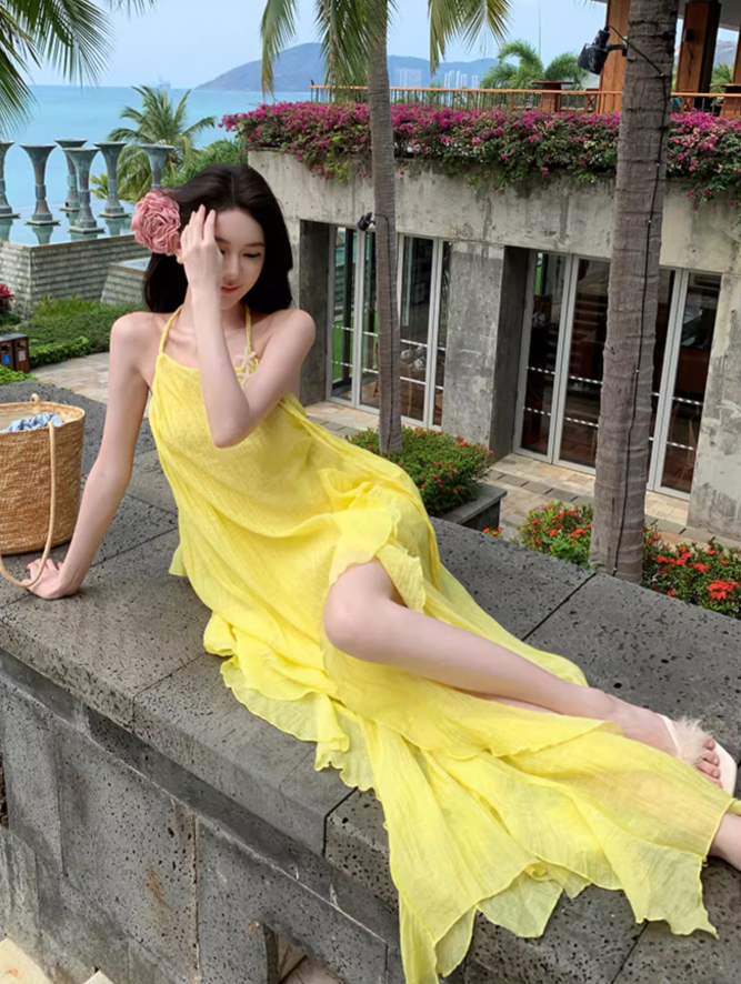 Beautiful seaside vacation dopamine loose halter dress atmosphere backless niche beach dress R1584