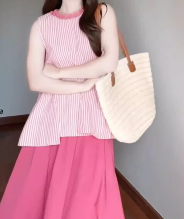 A set of gentle pink striped sleeveless top a-line skirt beautiful suit R0782