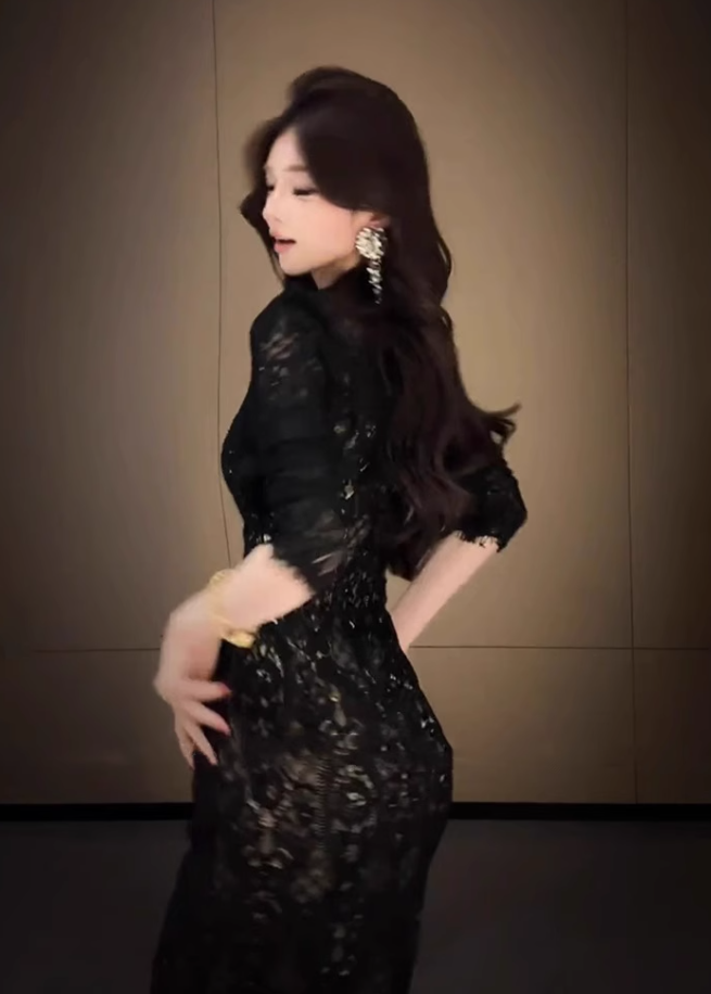 French pure lace strap dress 2025 temperament waist hip evening dress R1413