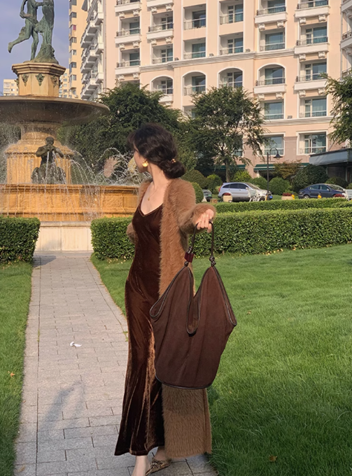 Retro 2025 sexy V-neck velvet suspender skirt high-end temperament inner long dress R1540