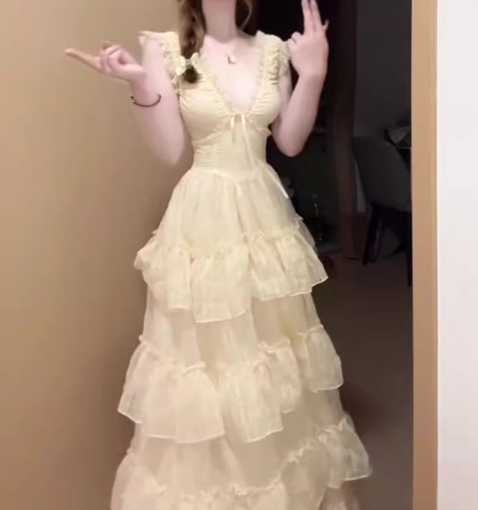 Gentle and sweet style V-neck suspender dress temperament waist beautiful skirt R0710