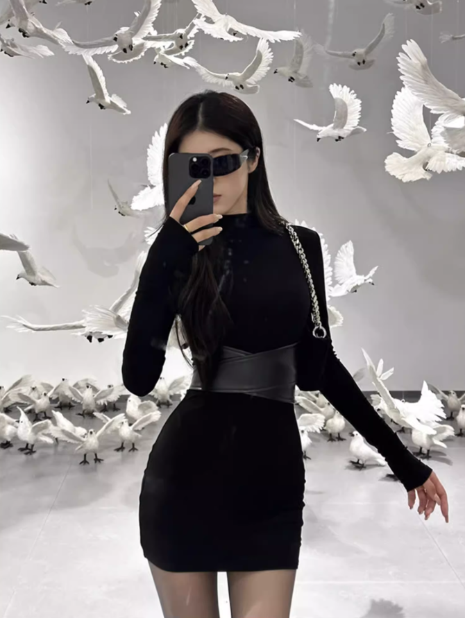 Hot girl half turtleneck patchwork leather dress 2025 high-end waist hip skirt R1012