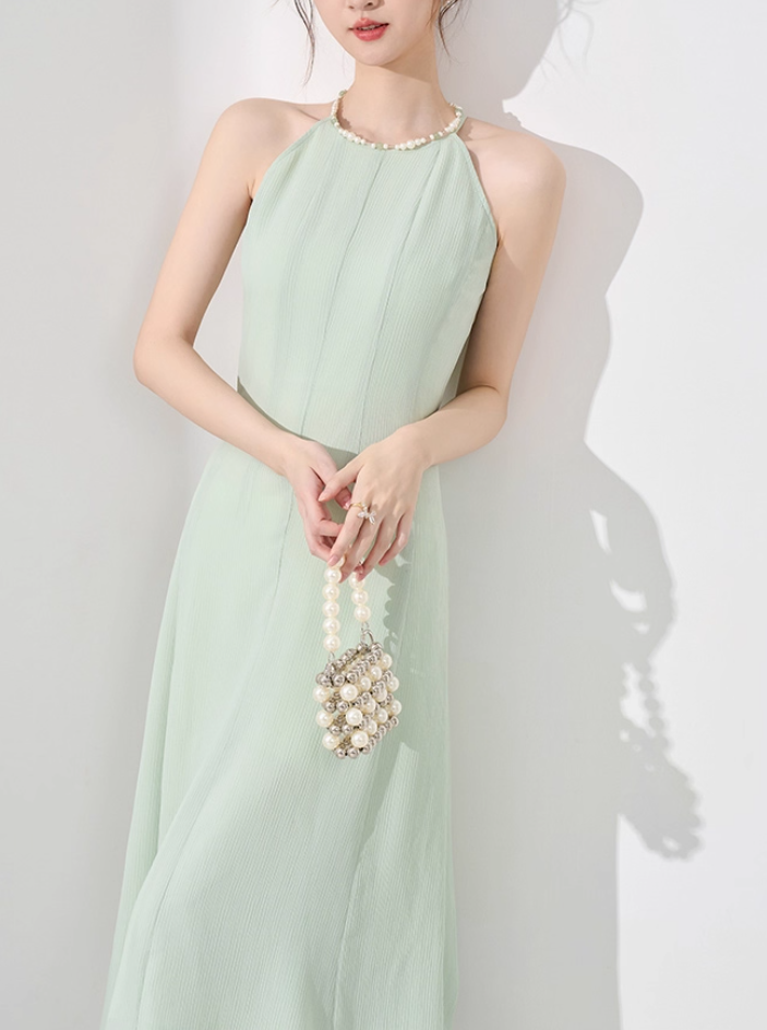 Temperament halterneck dress new summer French waist high-end mid-length skirt R4216