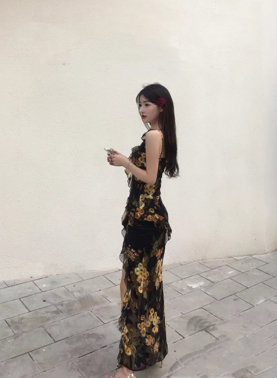 Retro ruffled floral suspender dress temperament waist beach dress R0788