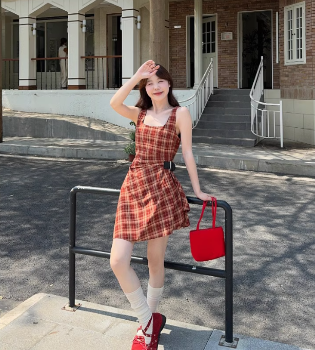 Retro plaid niche design temperament waist slimming suspender dress sweet short skirt R1552