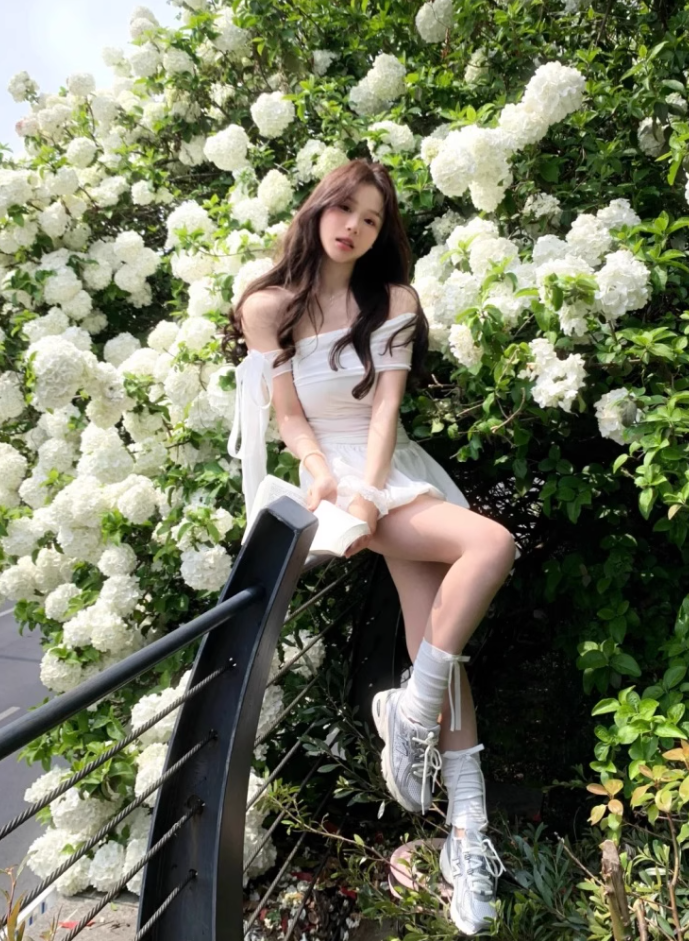 French white one shoulder dress set 2025 new beautiful and stunning fluffy flower bud skirt, homecoming dress R2990