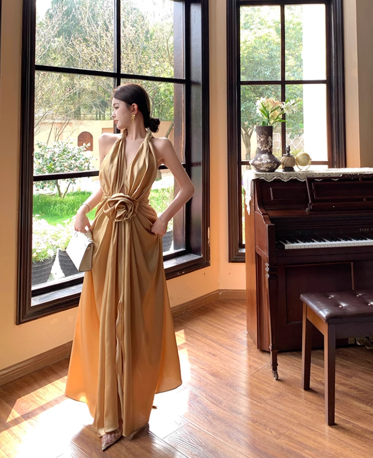 High-end satin backless v-neck halter dress with slim waist and elegant long dress R1779