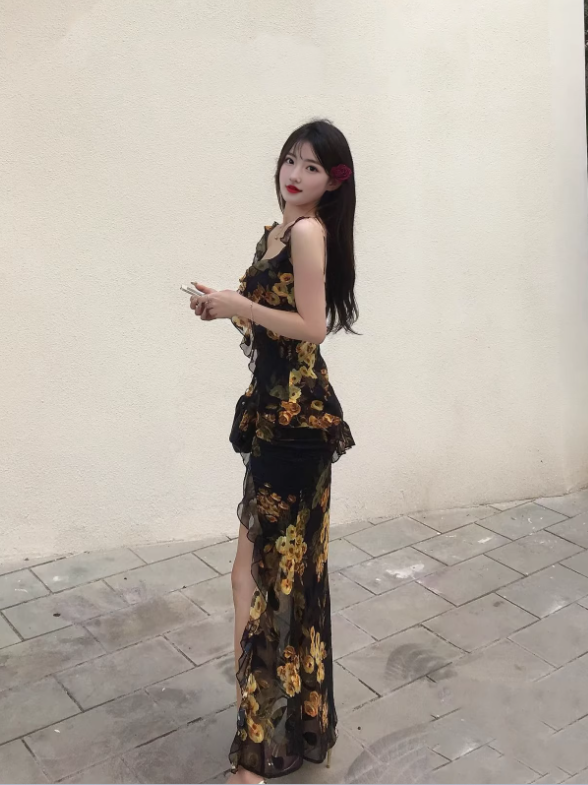 Retro ruffled floral suspender dress temperament waist beach dress R0788