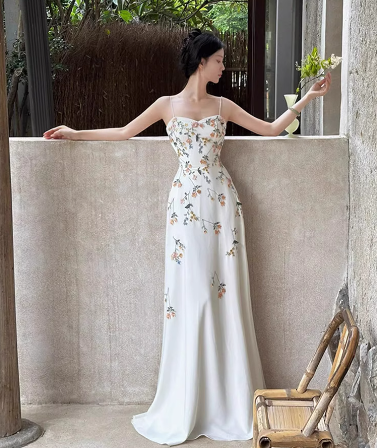 French flower embroidered sling dress 2025 high-end heavy waist dress R1171