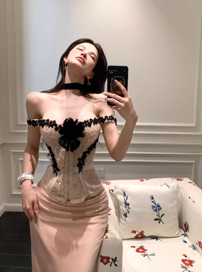 French heavy lace tube top 2025 pure desire style hip fishtail skirt suit R1142