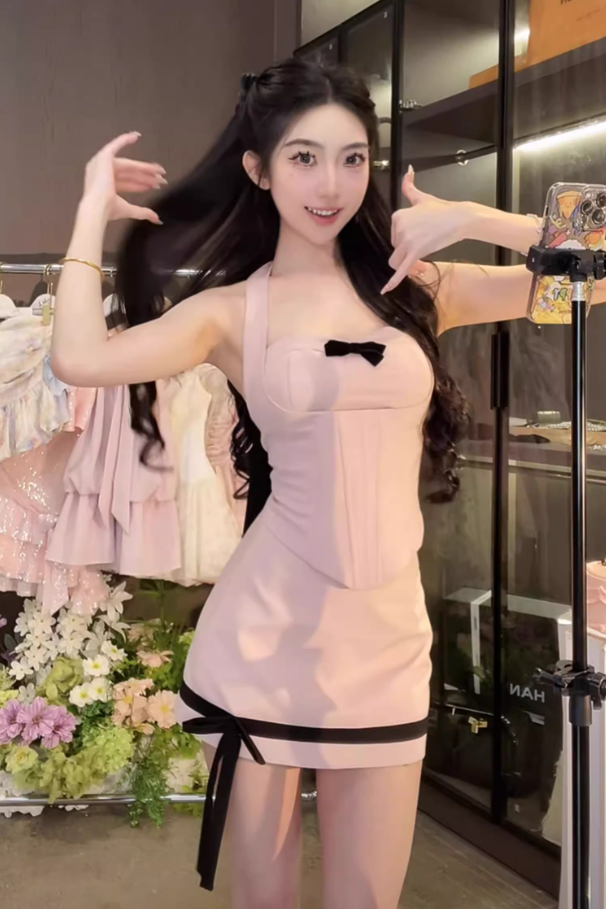 Sweet and spicy design bow halter neck short top 2025 pure desire style hip skirt suit R1095