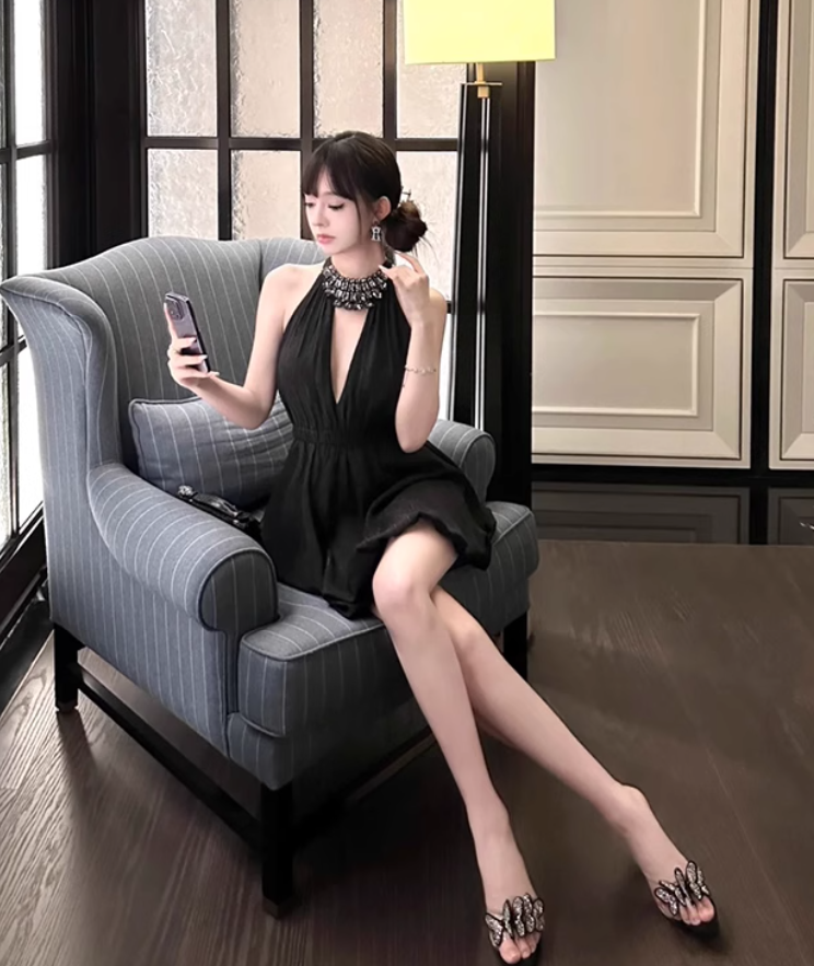 Birthday dress high-end party dress high-end niche exquisite black halter dress R1795