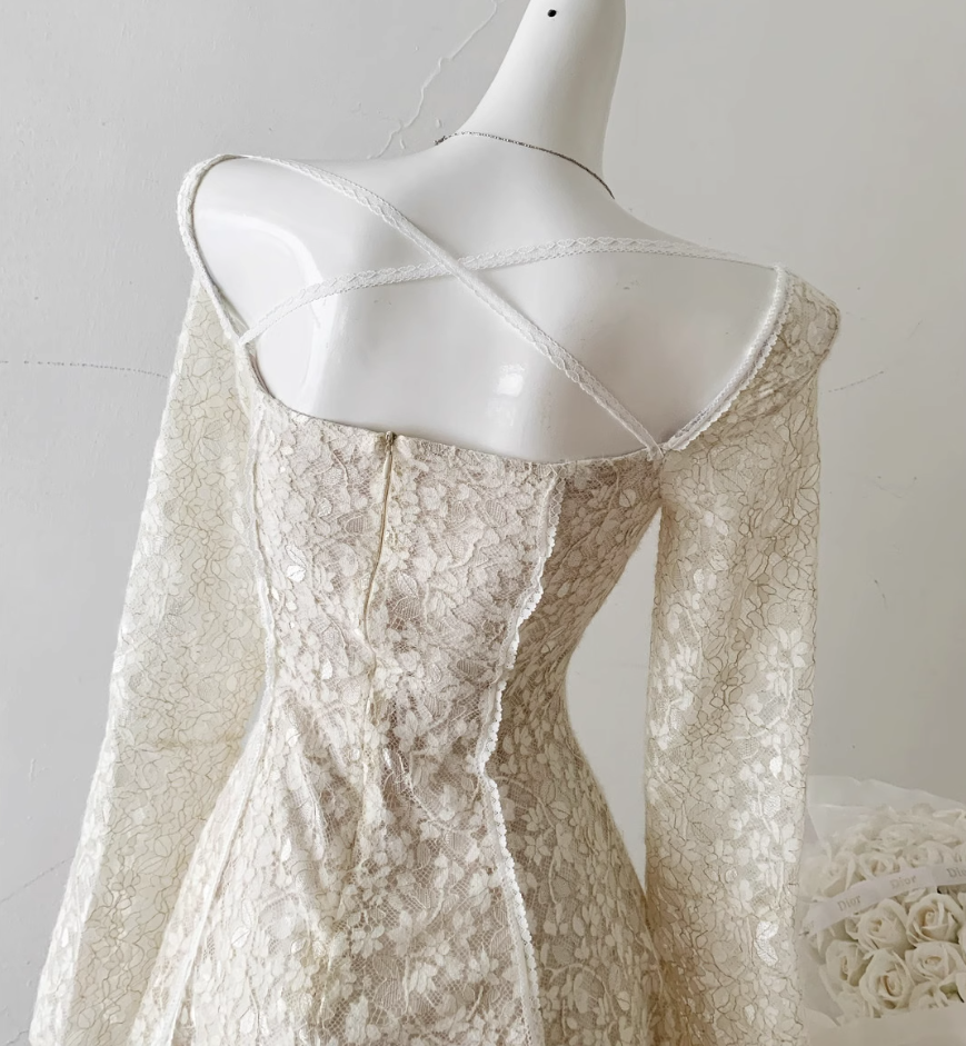 High-grade low-cut white heavy lace trumpet sleeve short long-sleeved dress R2025
