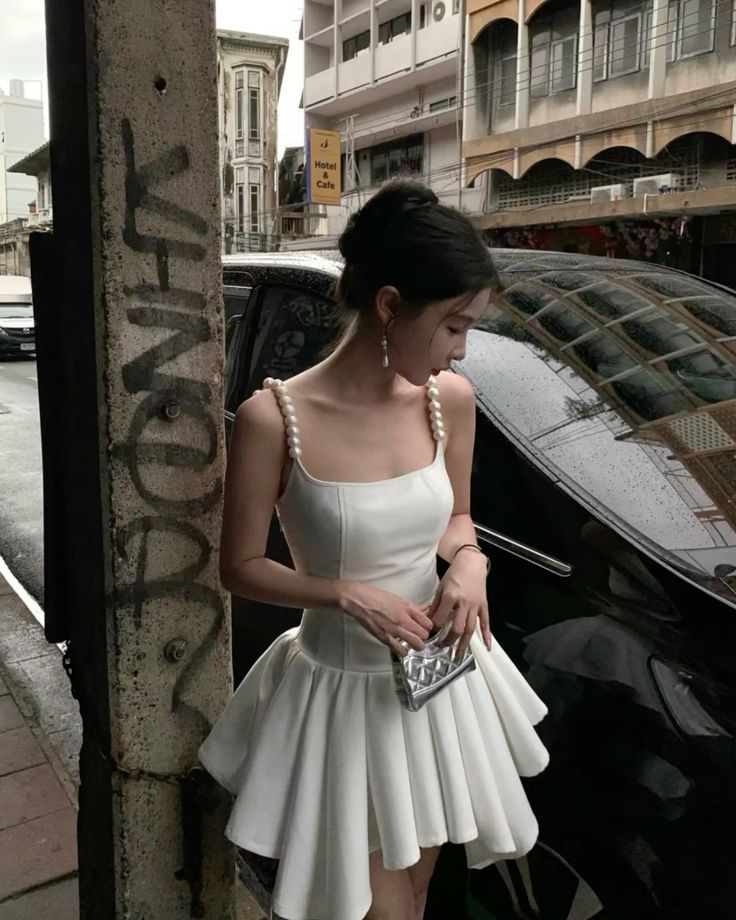 White pearl suspender slim body, irregular skirt, homecoming dress R2513