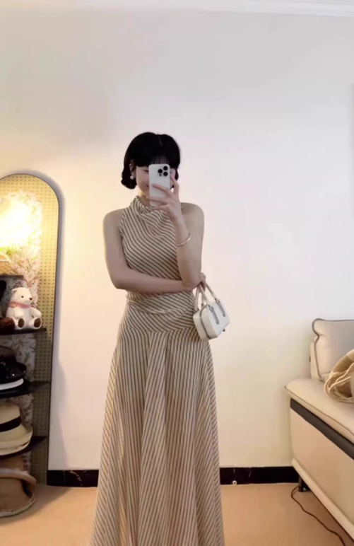 Temperament striped sleeveless dress with a flared collar, slim waist and beautiful long skirt R0719