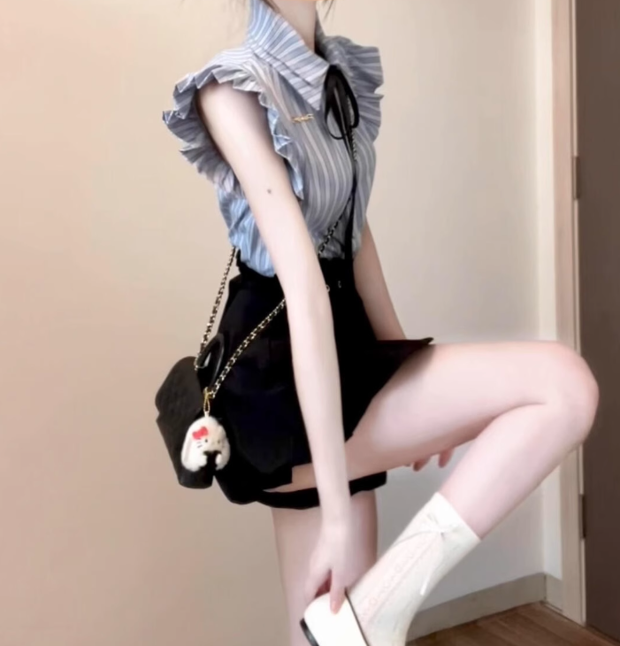 A complete set of outfits, skirt, blue striped shirt, flower bud short skirt, two-piece suit R0746