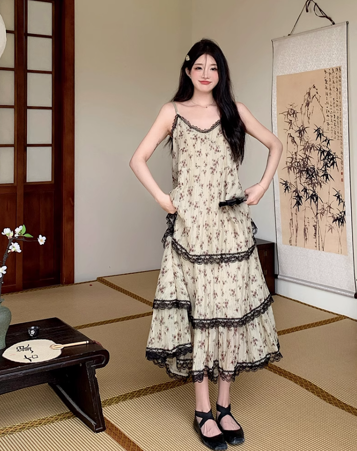 Fairy floral sling cake skirt retro college style v-neck tea break French niche design dress R1733