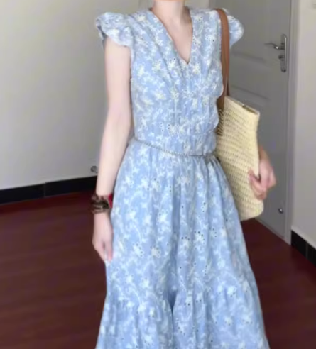 Blue v-neck floral dress with small flying sleeves, beautiful waist A-line beach dress R0781