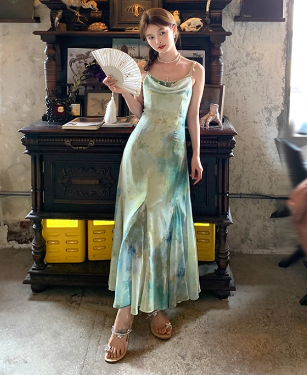 Waist-hugging, swaying neckline, gradient color fishtail A-line dress, summer French temperament suspender skirt R4701