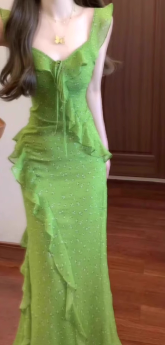 Green floral suspender dress with ruffles and gentle waist and hip skirt R0621