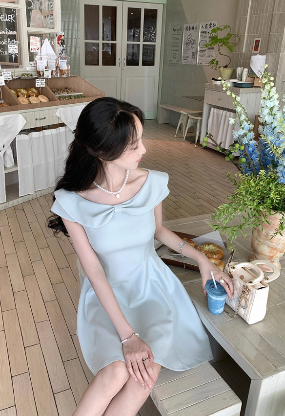 Light blue bow dress with short sleeves, slim waist and elegant short skirt R4419