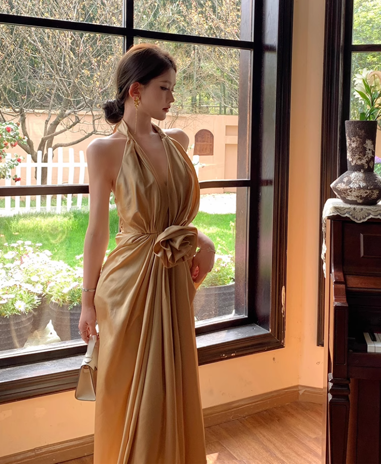 High-end satin backless v-neck halter dress with slim waist and elegant long dress R1779