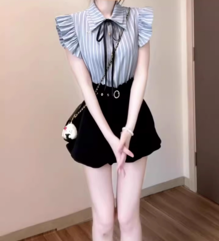 A complete set of outfits, skirt, blue striped shirt, flower bud short skirt, two-piece suit R0746