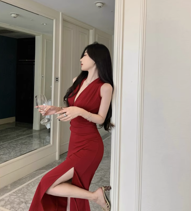 Retro temperament V-neck pleated sleeveless halter dress high-end holiday slit long skirt R1549