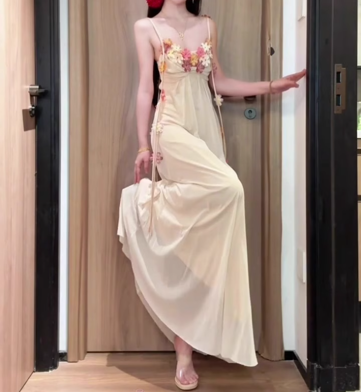 Flower V-neck suspender dress gentle temperament beautiful summer skirt R0729