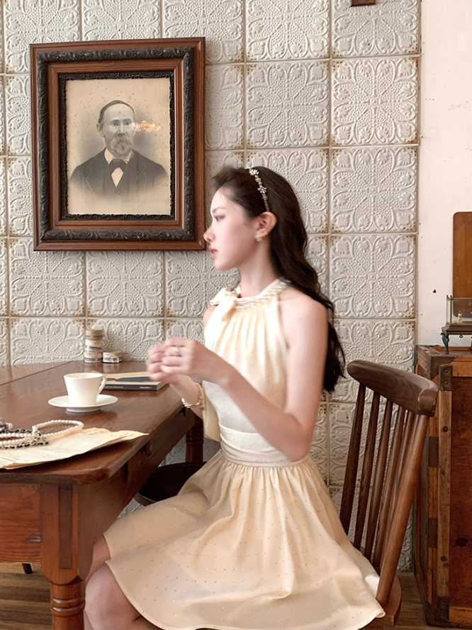 Polka dot halter neck dress summer daughter style temperament high-end off-shoulder dress R4583