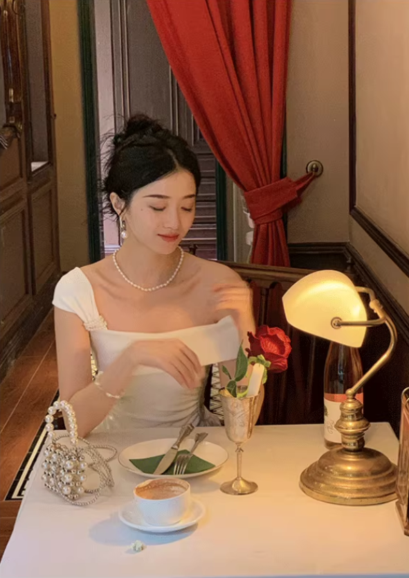 French one-shoulder dress 2025 sexy temperament waist elegant party dress R1488