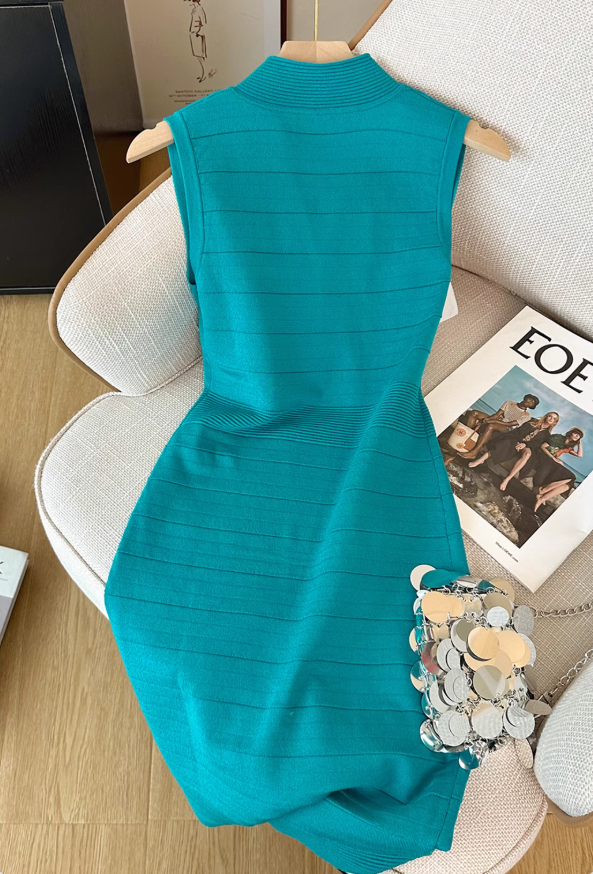 Green Chanel style v-neck sleeveless dress for women with slim waist and short hip skirt R3953