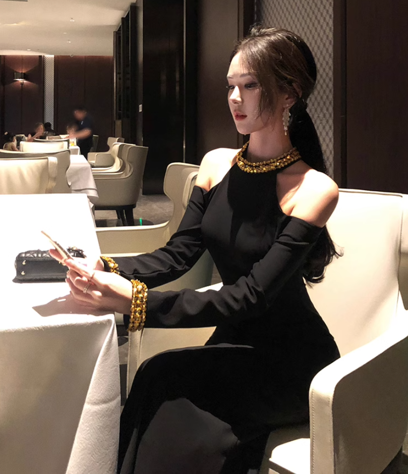 Hepburn style French black dress high-end niche temperament heavy work halter neck dress R1782