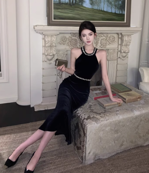 Retro halter neck backless annual meeting black velvet dress fishtail high-end hip dress R1504