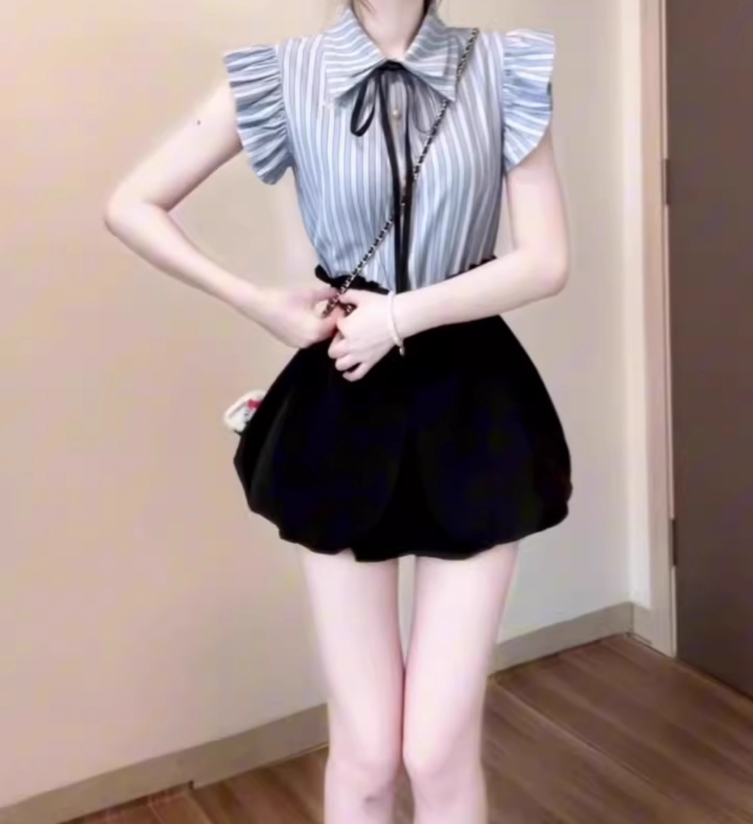A complete set of outfits, skirt, blue striped shirt, flower bud short skirt, two-piece suit R0746