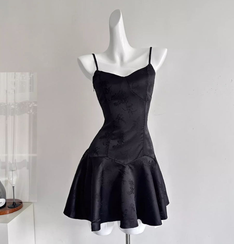 Women's suspender dress with stylish v-neck and slim waist R2049