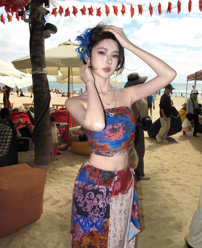 Holiday style retro print tube top vest irregular hip skirt two-piece set R0894