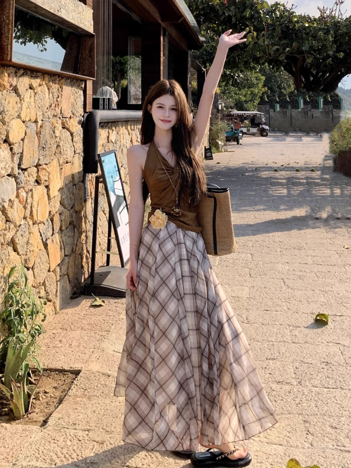 Fairy temperament outfit a complete set of halter neck small vest plaid large swing skirt two-piece suit R1705