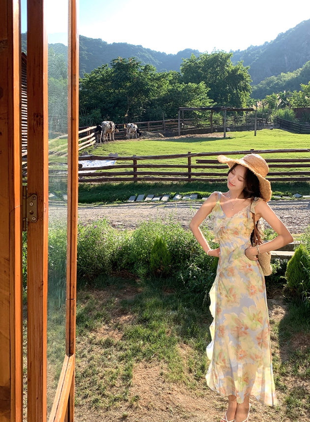 Romantic vacation floral ruffled V-neck dress for women, new style waist slimming long dress R4376