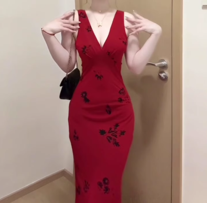 Retro V-neck red suspender dress sexy waist temperament hip fishtail long skirt R0712