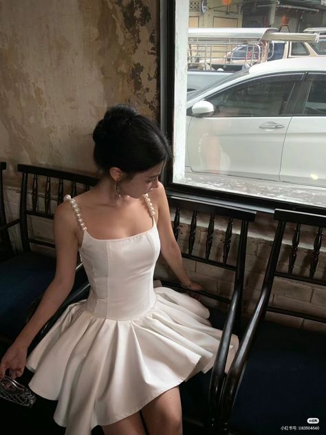 White pearl suspender slim body, irregular skirt, homecoming dress R2513