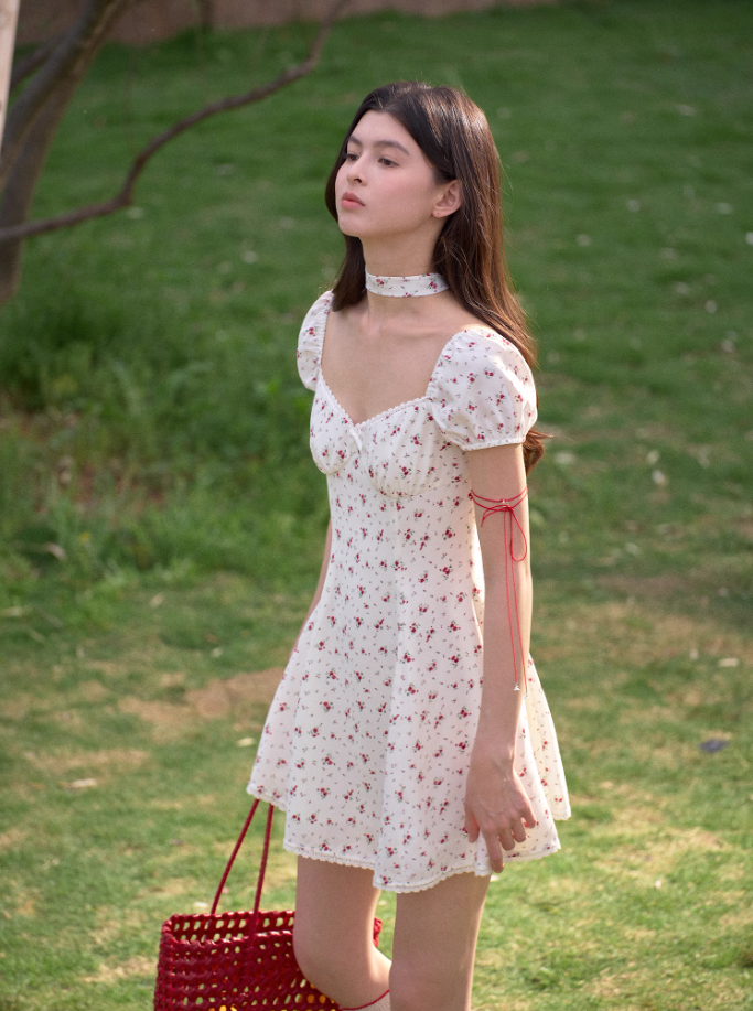 Small fresh and age-reducing floral waist dress summer playful French puff sleeve short skirt R3339