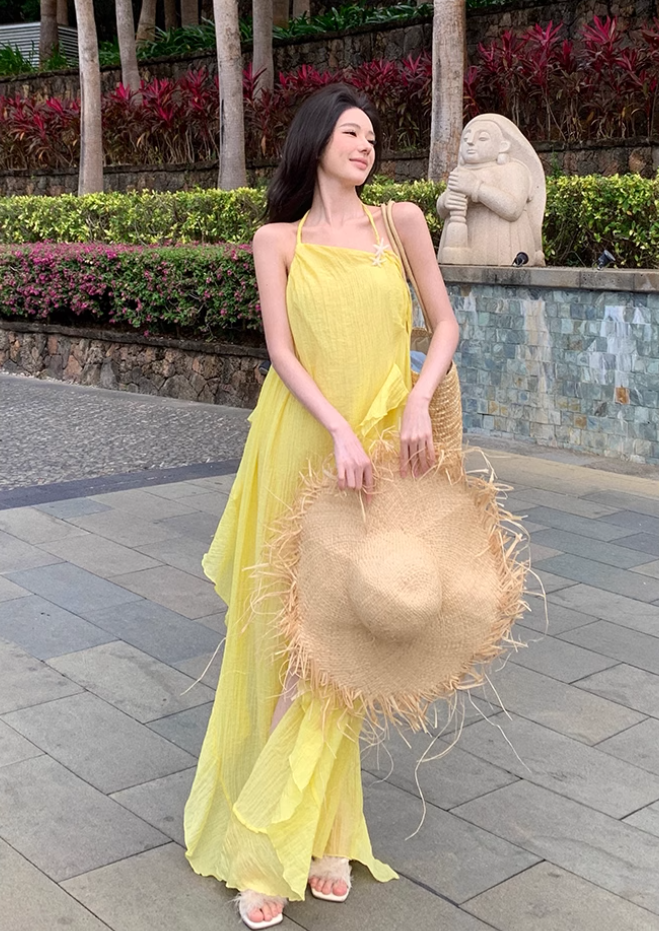 Beautiful seaside vacation dopamine loose halter dress atmosphere backless niche beach dress R1584